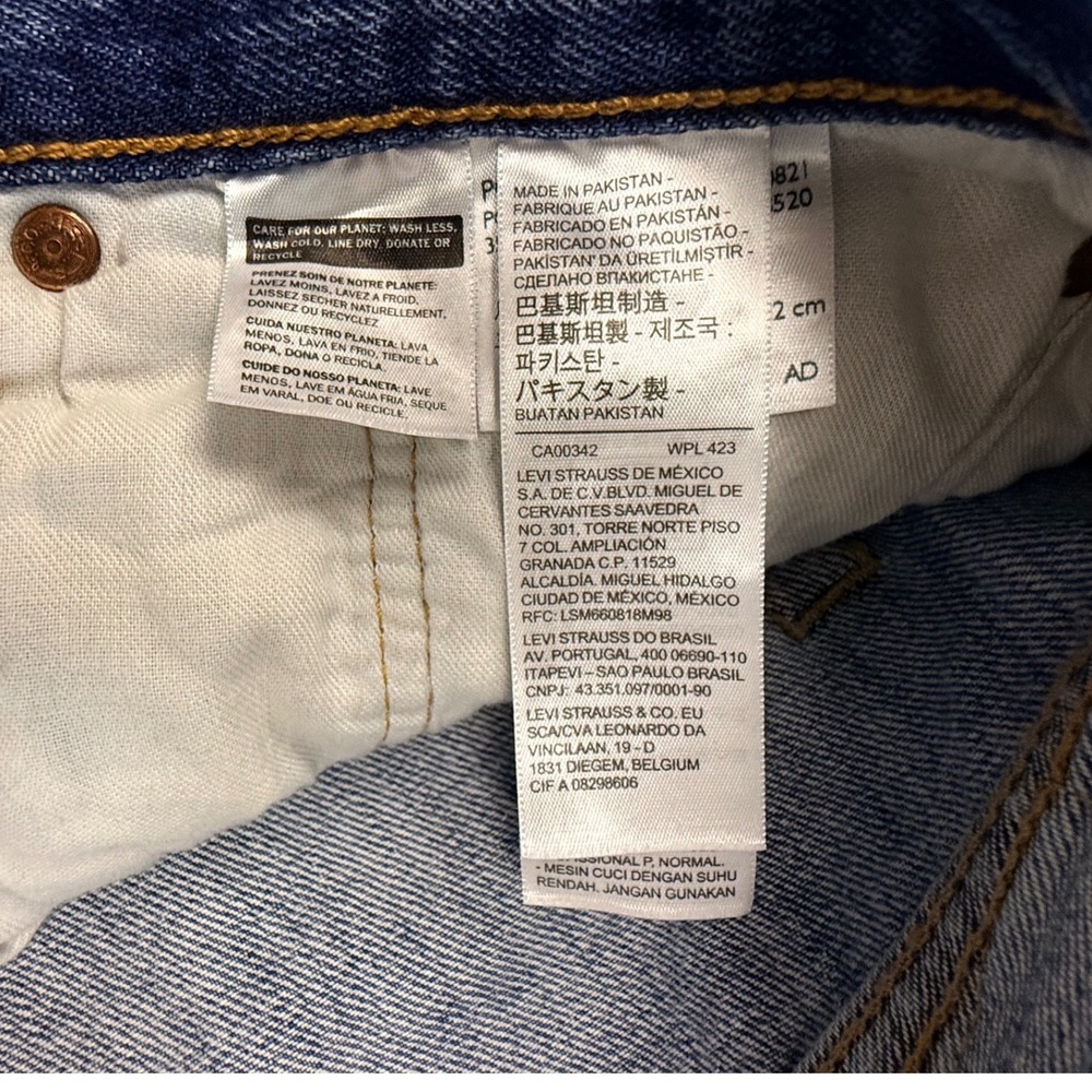 Levis 501 Original Fit Mens Jeans W40 L29 Blue Denim Straight Leg Button Fly - Picture 9 of 10